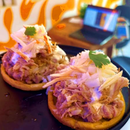 Sopes de Carnitas
