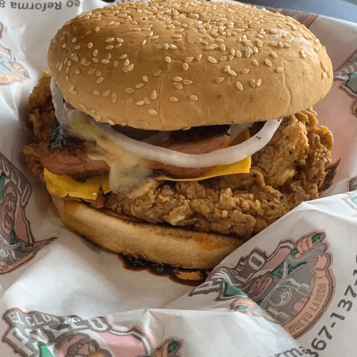 Club del Pollo Burger