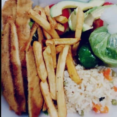 PECHUGA EMPANIZADA CON PAPAS Copiar