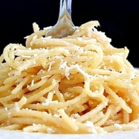 Spaghetti con Mantequilla y Queso