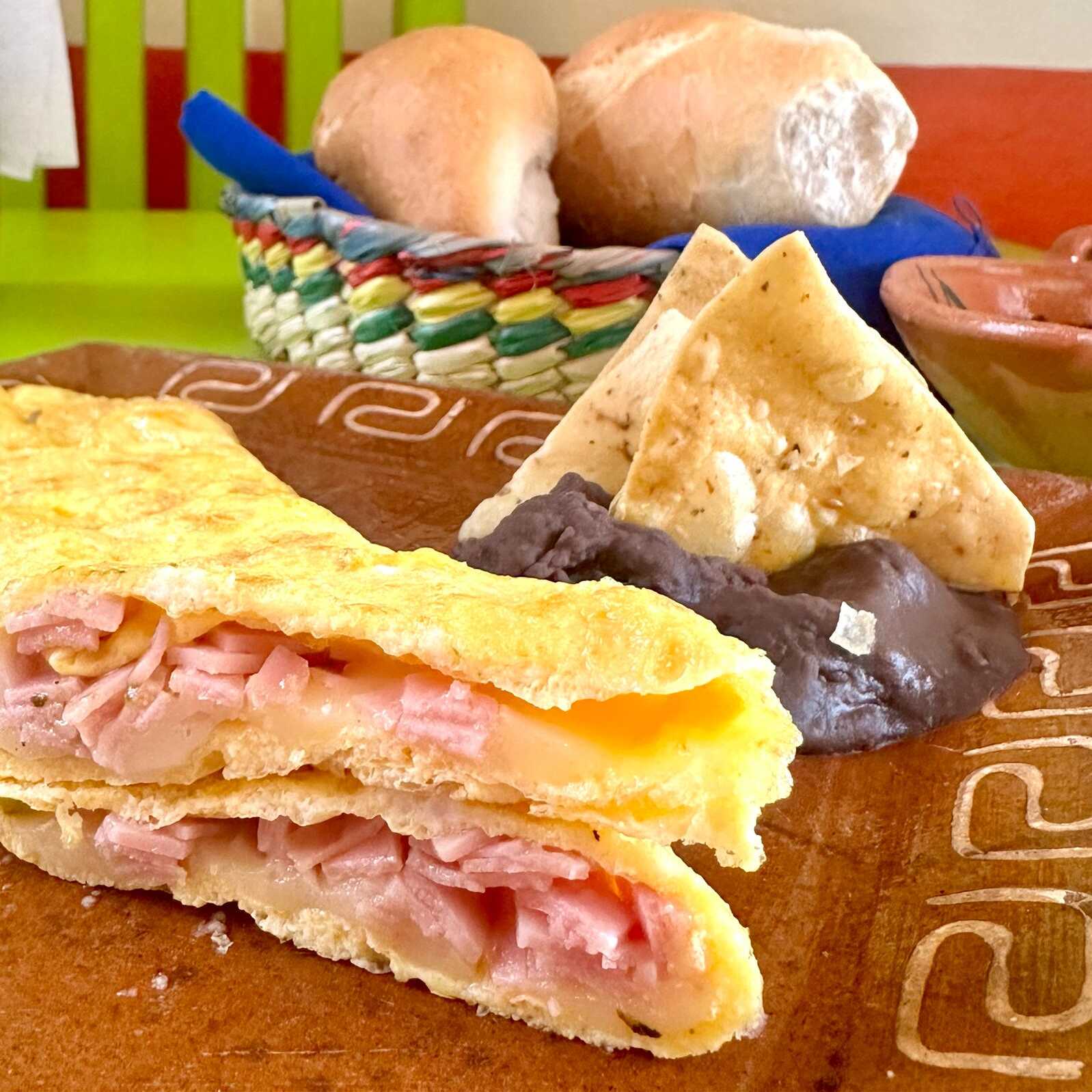 Omelette de Jamón con Queso