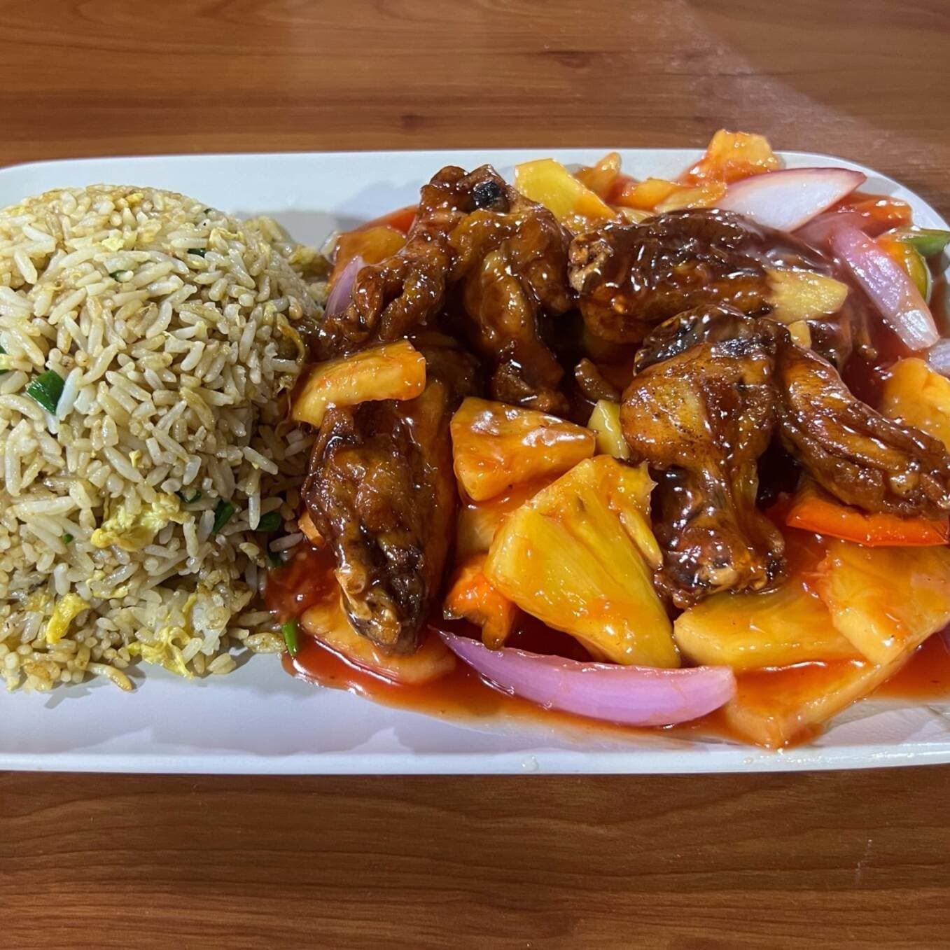 Pollo en Trozos con Piña y Chaufa