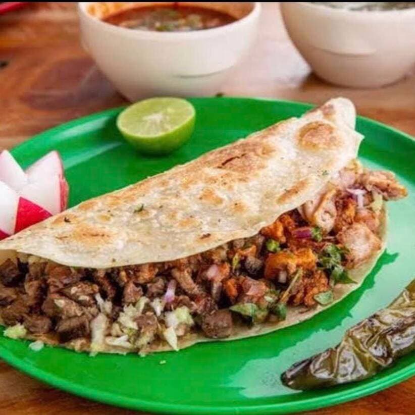 Quesadilla de harina de pastor