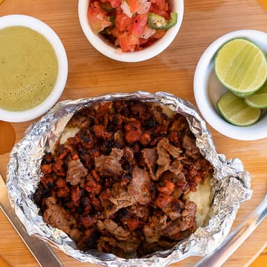 Papa Carne Asada y Chorizo
