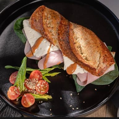 Baguette Rústica de Jamón de Pavo y Panela