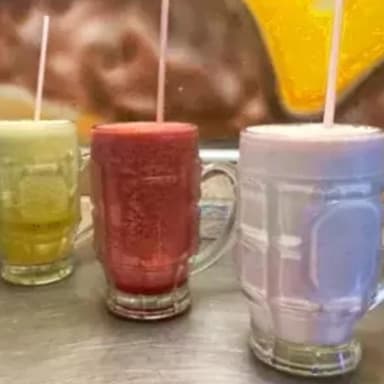 Jugos naturales leche