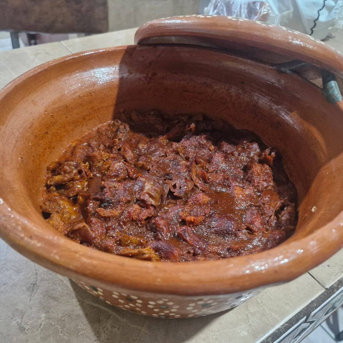 Taco de Chicharron en Salsa Roja