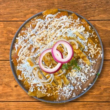 Chilaquiles De La Casa Con Salsa Roja