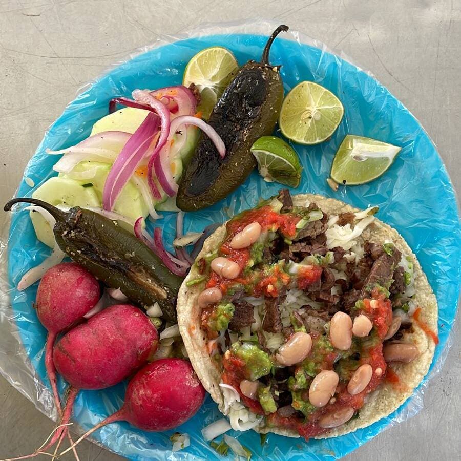 Taco de Maíz con Asada y Queso