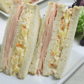 Sándwich de ensalada rusa