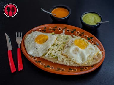 Huarache con Huevo Estrellado