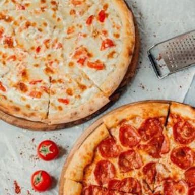COMBO #2 (Pizza Salchicha + Pizza Pep/Haw + Coca)