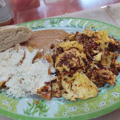 Orden de Huevos con Chorizo