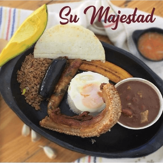 Bandeja Paisa + Agua de Panela con Limón