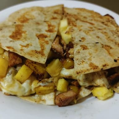 Quesadilla Hawaiana