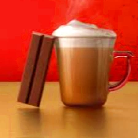 LATTE DE CHOCOLATE KIT KAT CALIENTE