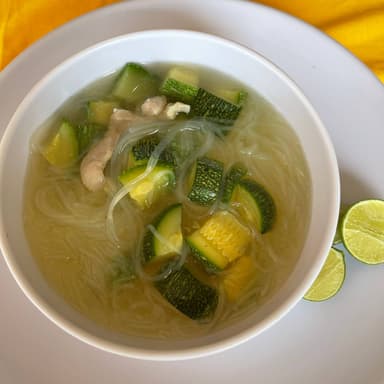 Sopa de Fideo Chino con Pollo