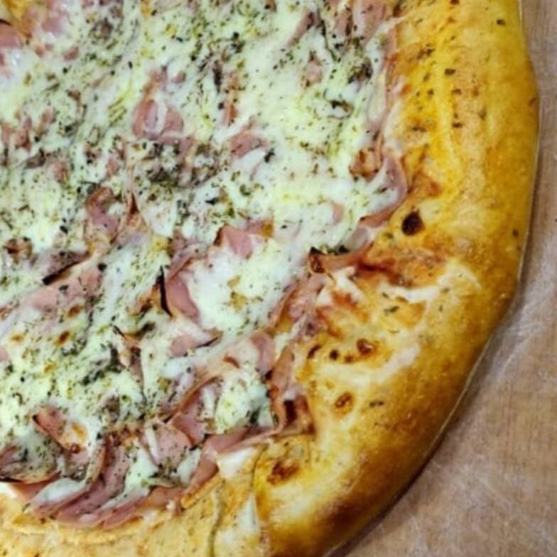 Combo Pizza Tradicional Borde de Queso + Bebida