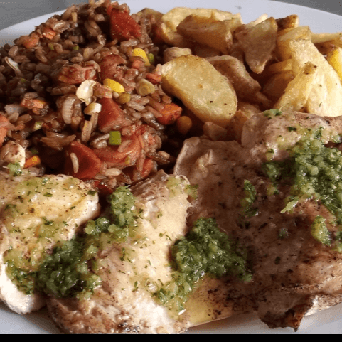 arroz frito +pollo +papas fritas