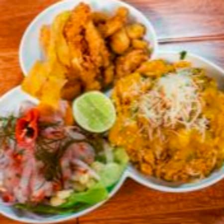 Ceviche, Chicharrón y Arroz con Mariscos + Chicha