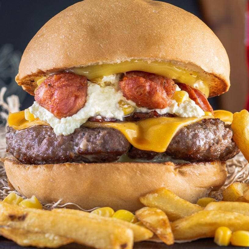 Montana Master + Papas + Bebida..