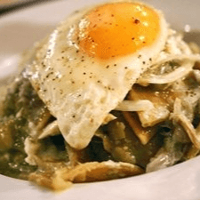 Chilaquiles Verdes con Huevo.