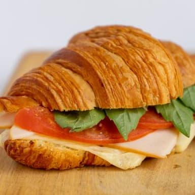 Croissan Jamón de Pavo y Queso Americano y Vegetal