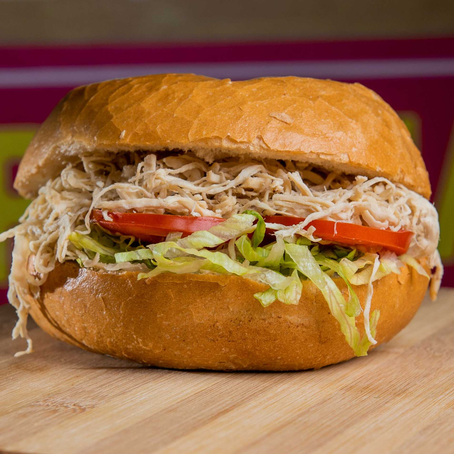 Pan con Pollo Deshilachado