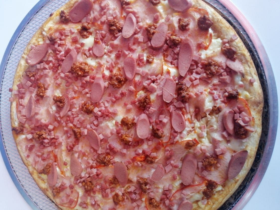 Pizza Familiar de Carnes Frías
