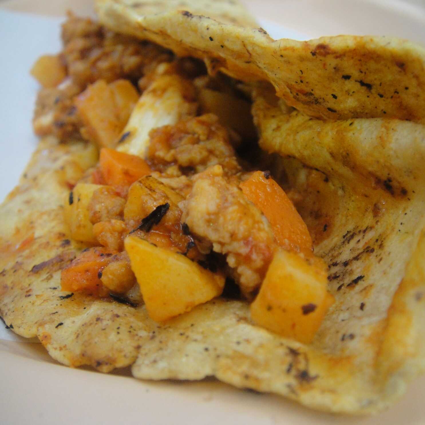 quesadilla de comal picadillo