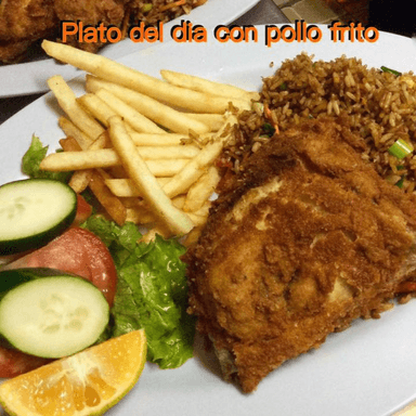 B-- Arroz Cantones con Papas, Pollo y Ensalada