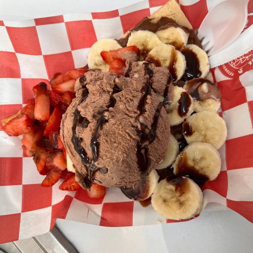 Crepa de Nutella, Platano, Fresas y Helado