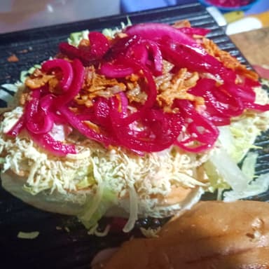Torta de Cochinita Pibil con Queso