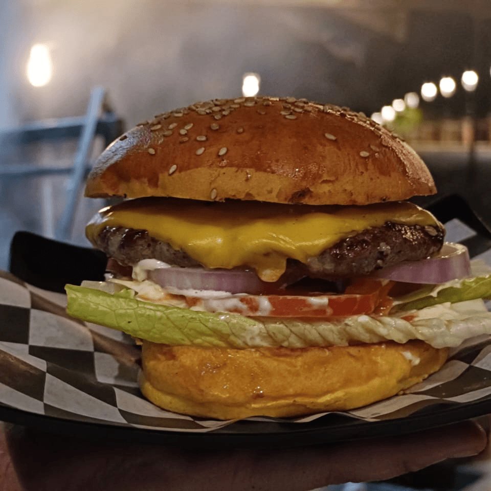 Hamburguesa de res a la parrilla