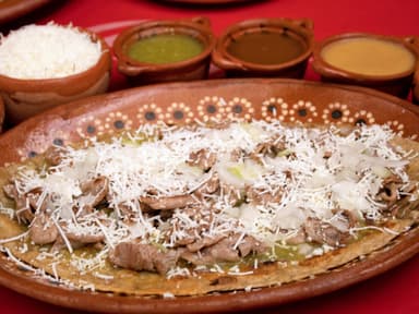 Huarache de Cochinita Pibil