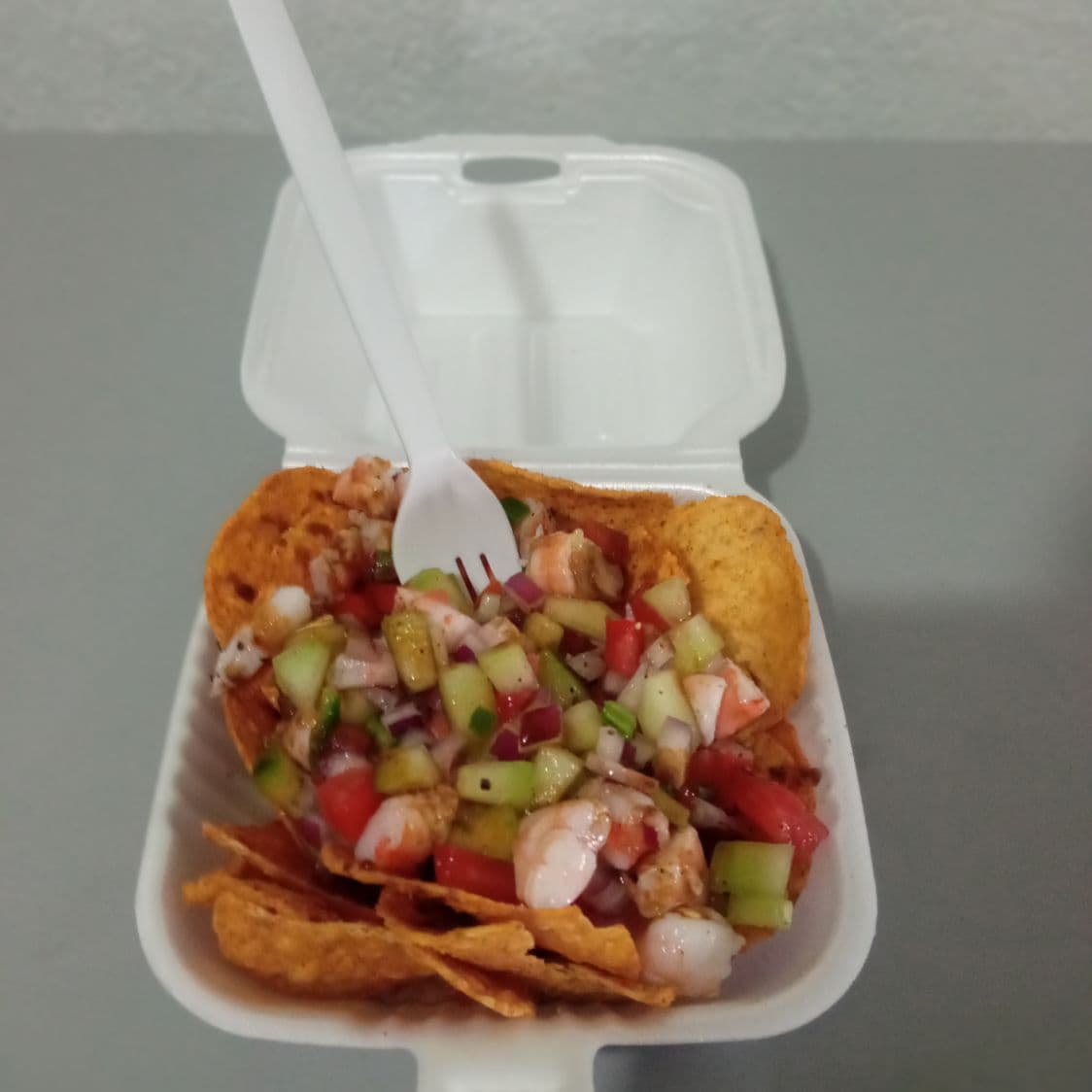 Tostitos con Ceviche de Camarón.