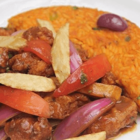 Tacu Tacu con Lomo Saltado Montado
