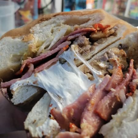 Torta de Milanesa con Quesillo y Pierna