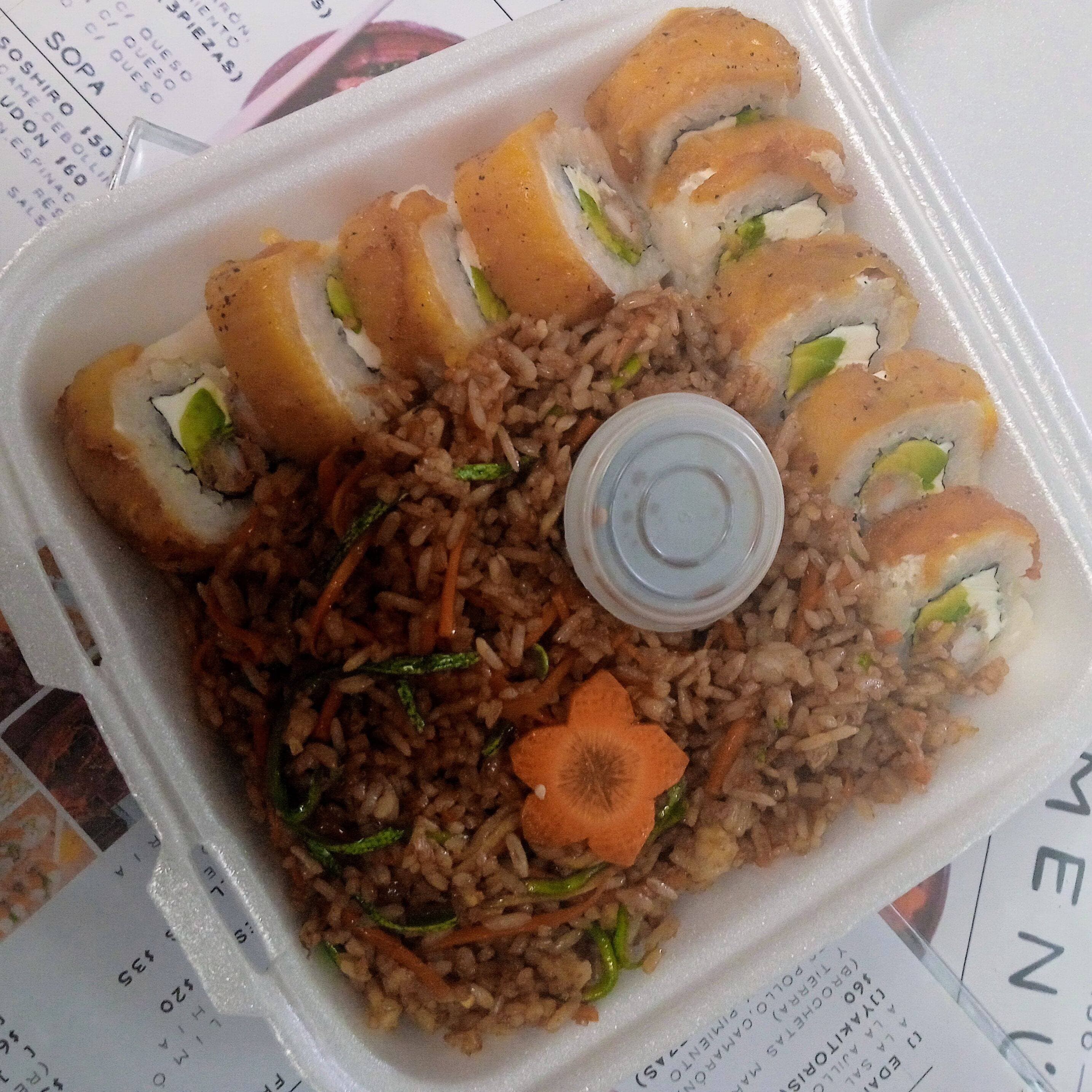 Combo Frutimaki+ Yakimeshi Mixto
