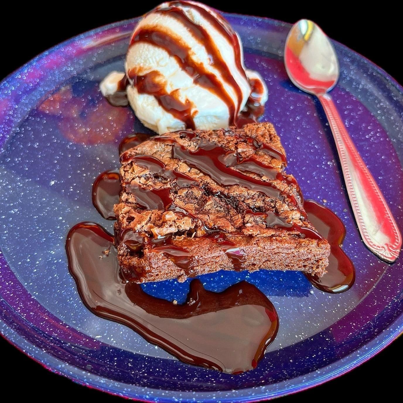 Brownie con helado