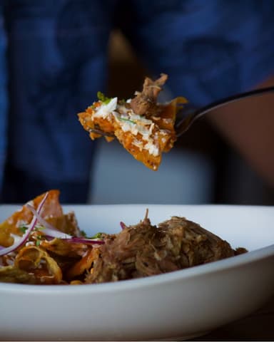 Chilaquiles Rojos con Barbacoa