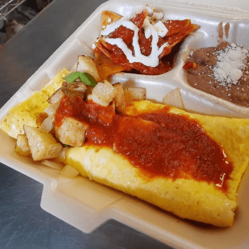 omelete de chorizo con queso mozarella