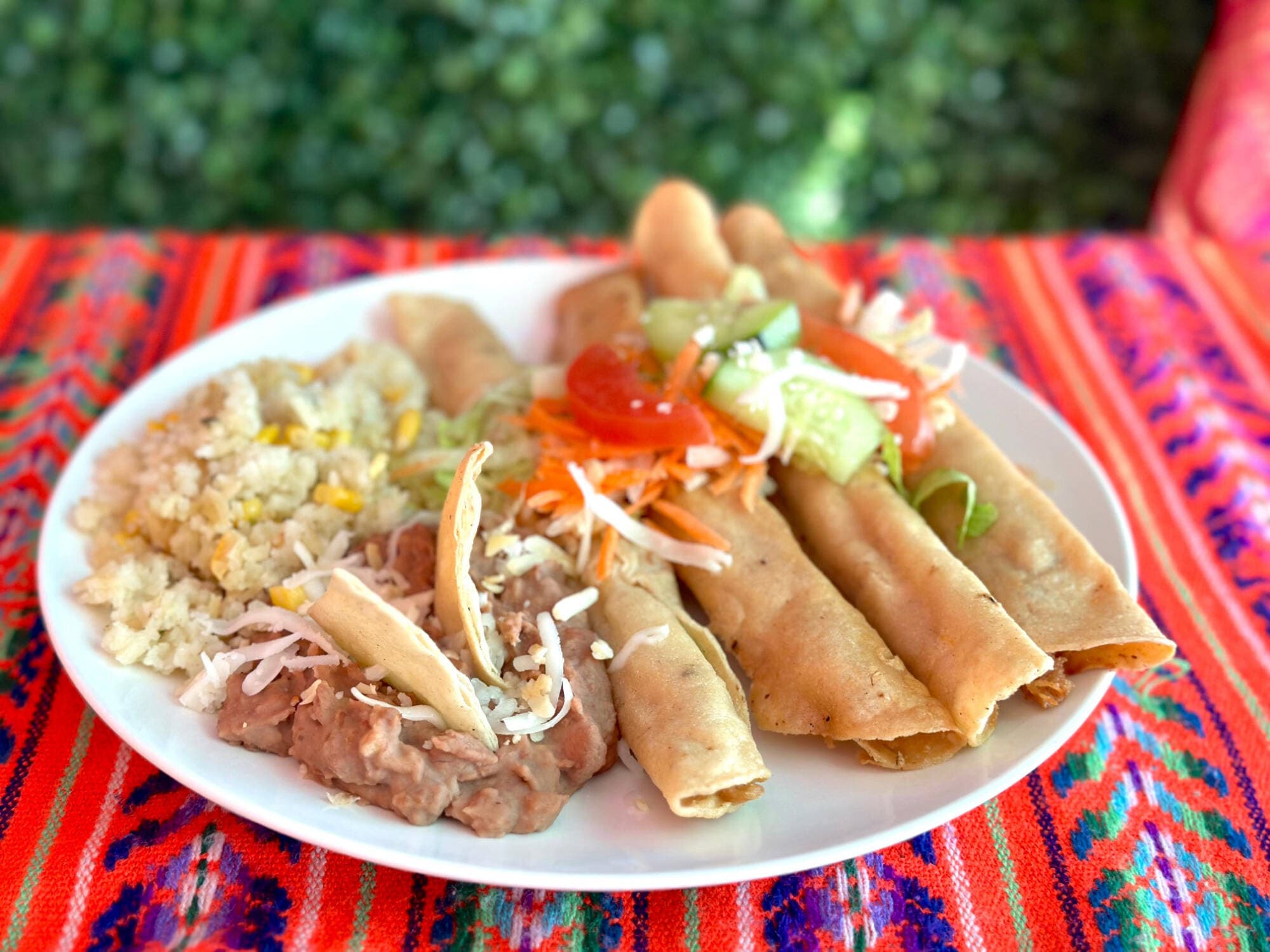 LAS DOÑAS Flautas y Enchiladas