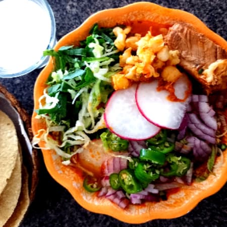 Exg. Pozole Rojo Zacatecano Con Carne y Bebida.