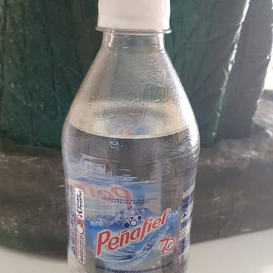 Botella de Agua Mineral