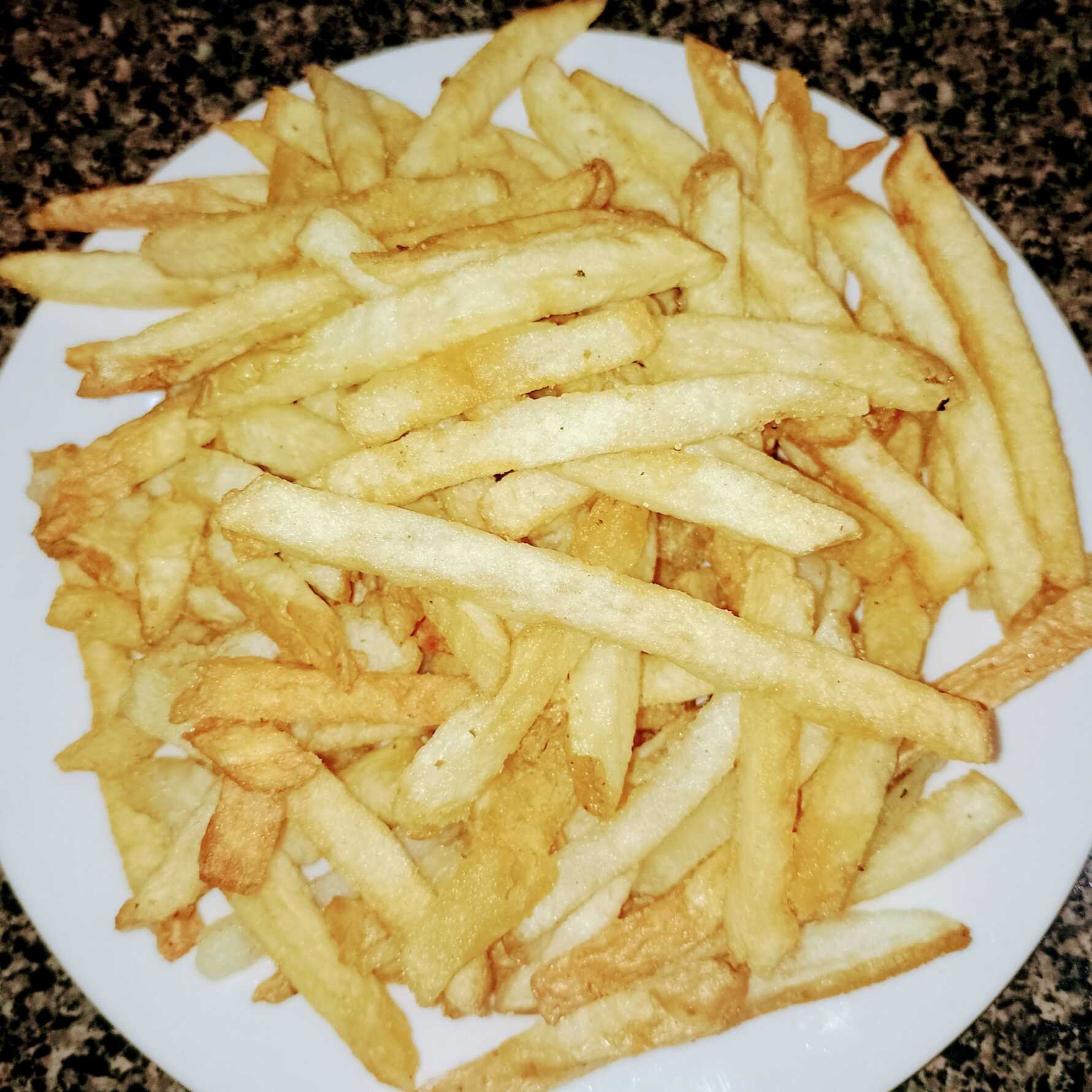 Chica. Papas Fritas Clásicas, Con Queso Nacho.