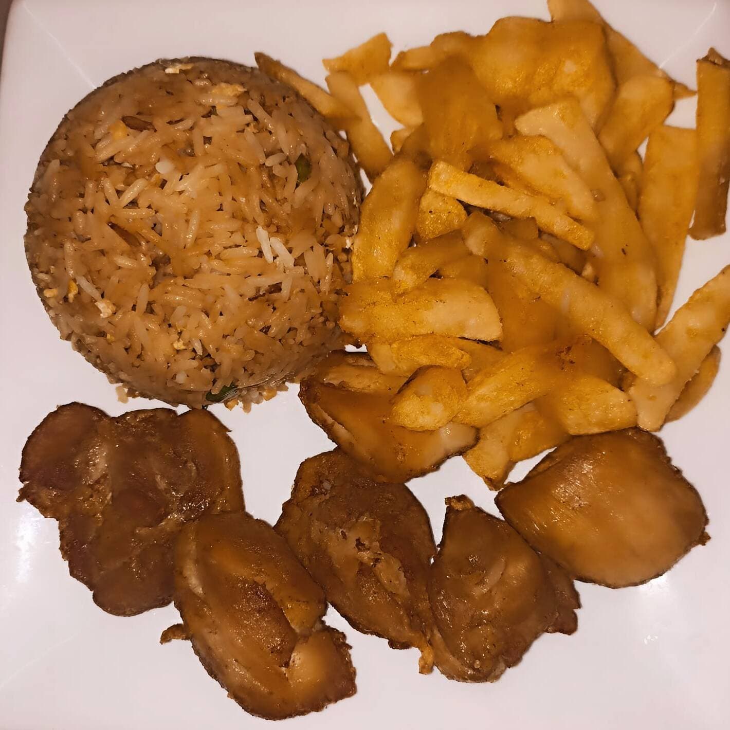 chicharron de pollo con papas fritas