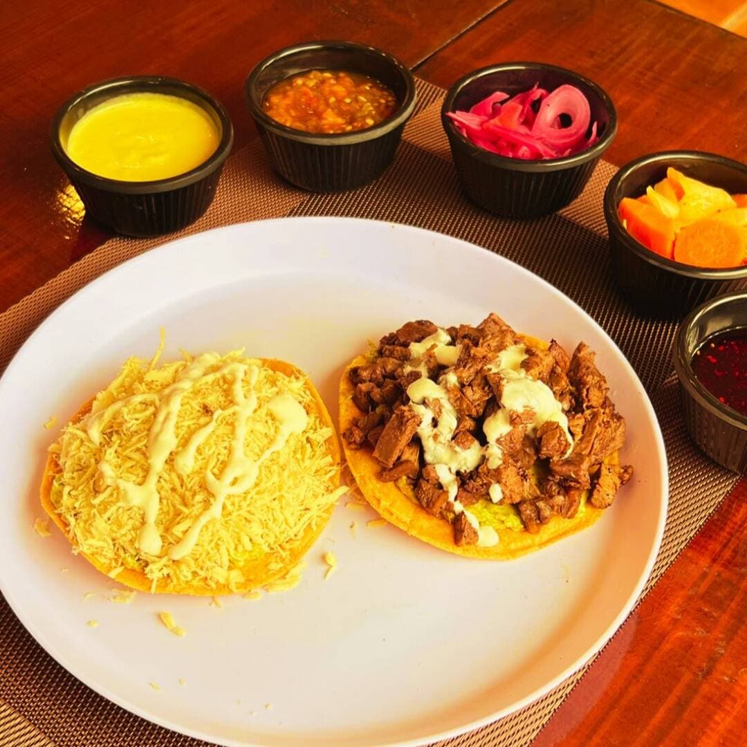 Tostada Estilo Siberia (Chicharrón de cachete)