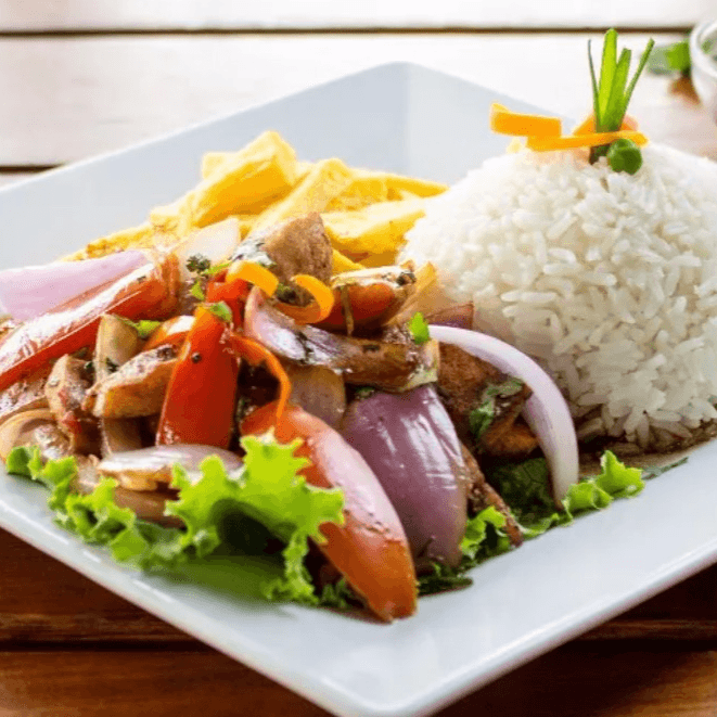 Pollo saltado