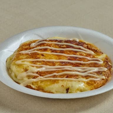 Arepa requesuda de tocineta.